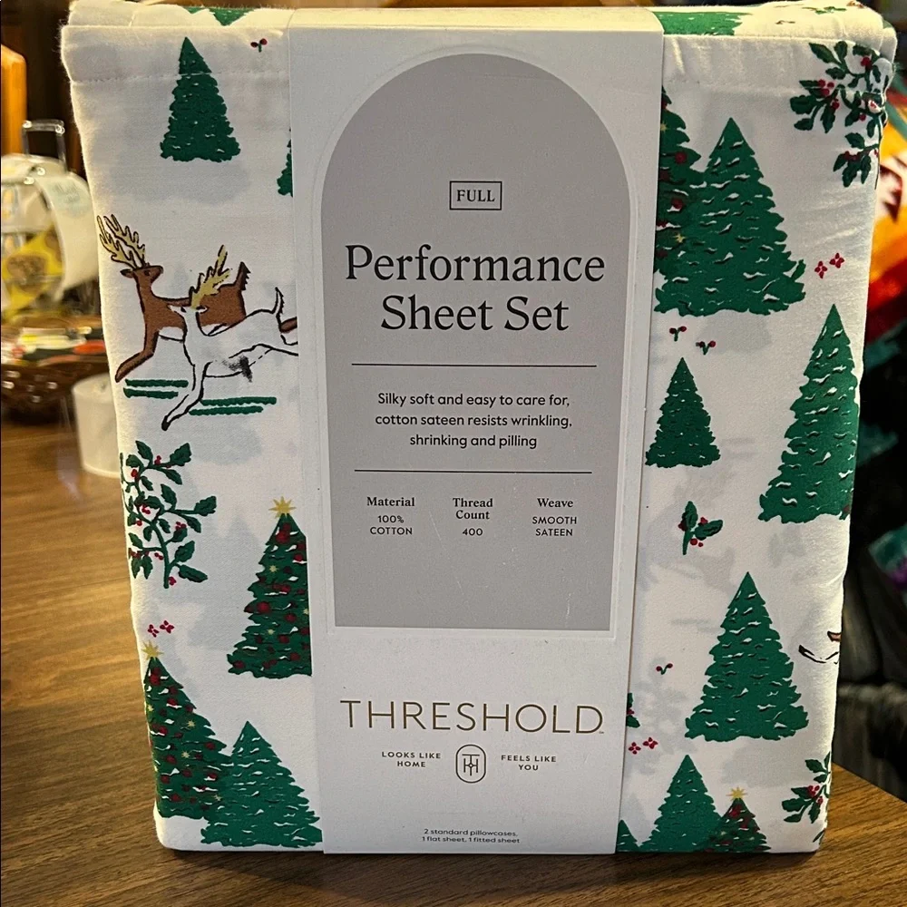 Threshold Holiday Tree and Reindeer Performance Sheet Set - White, Green, Red
